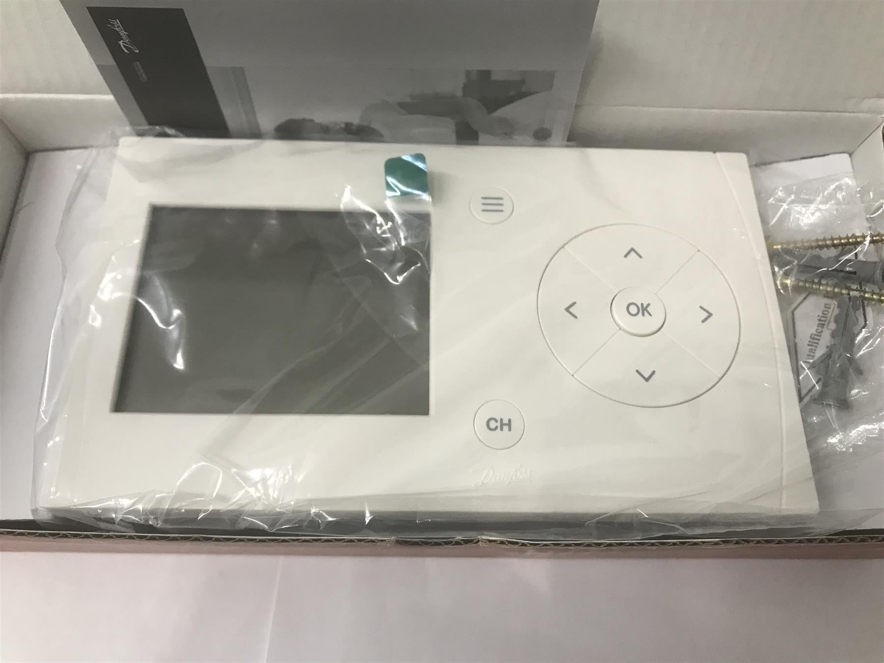 Danfoss White Single Channel Heating Timeswitch TS710 087N7881