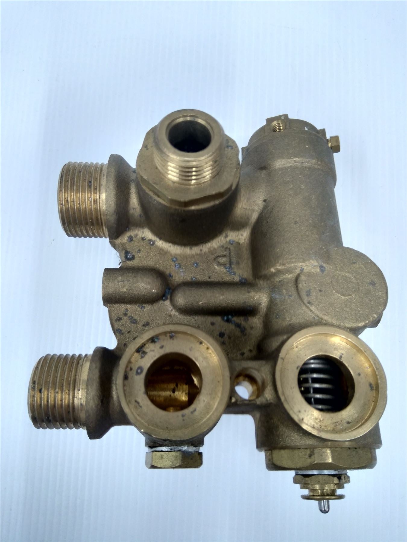 VOKERA MAXIN 24E/28E DIVERTER VALVE 8533