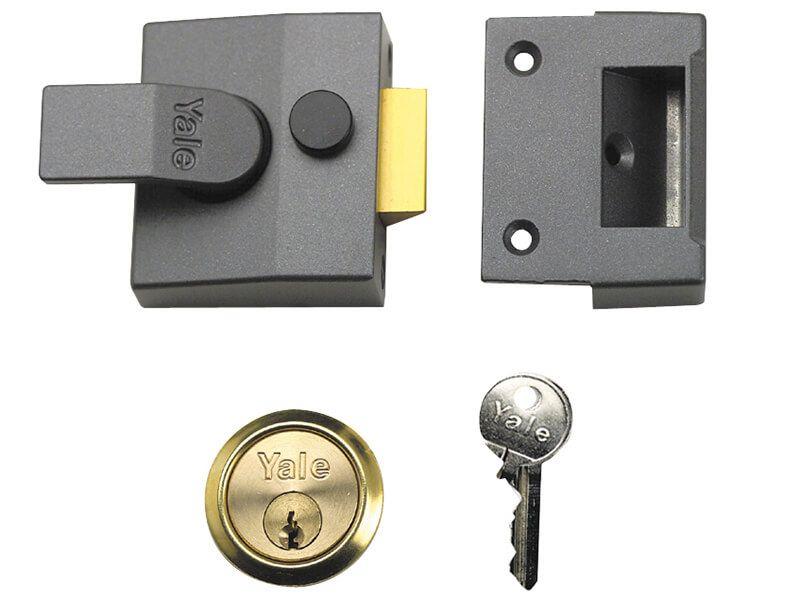 Yale 85 Deadlocking Nightlatch B-85-DMG-PB-40