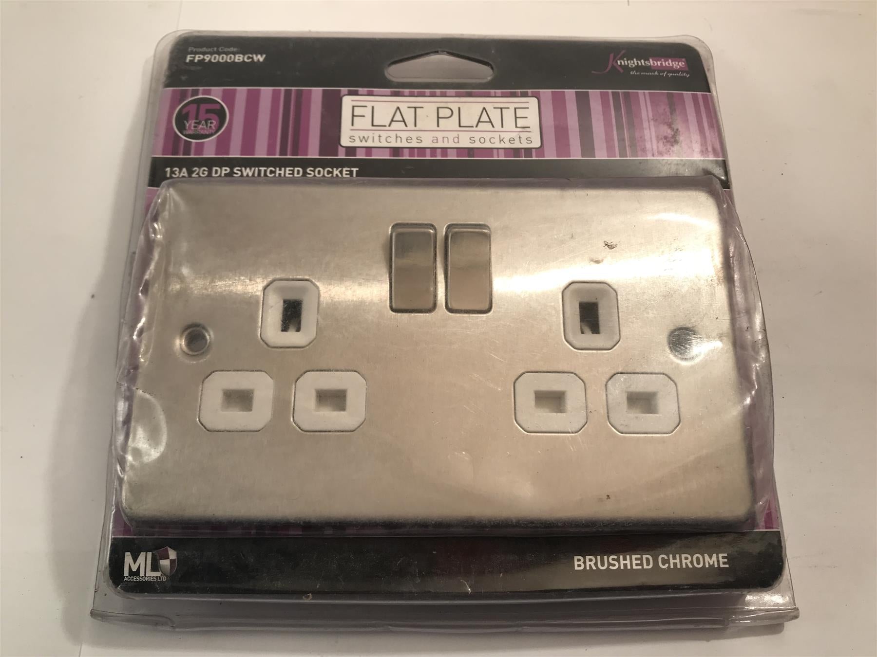 Knightsbridge Chrome 13a 2 Gang Switched Socket White Insert FP9000BCW