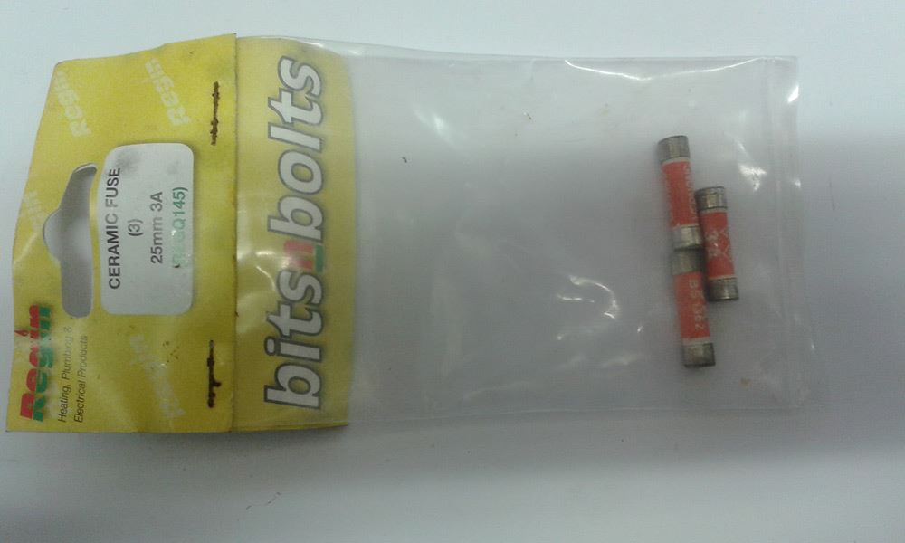 NEW REGIN REGQ145 3 AMP CERAMIC FUSES PACK OF 3 STANDARD FUSES 25mm