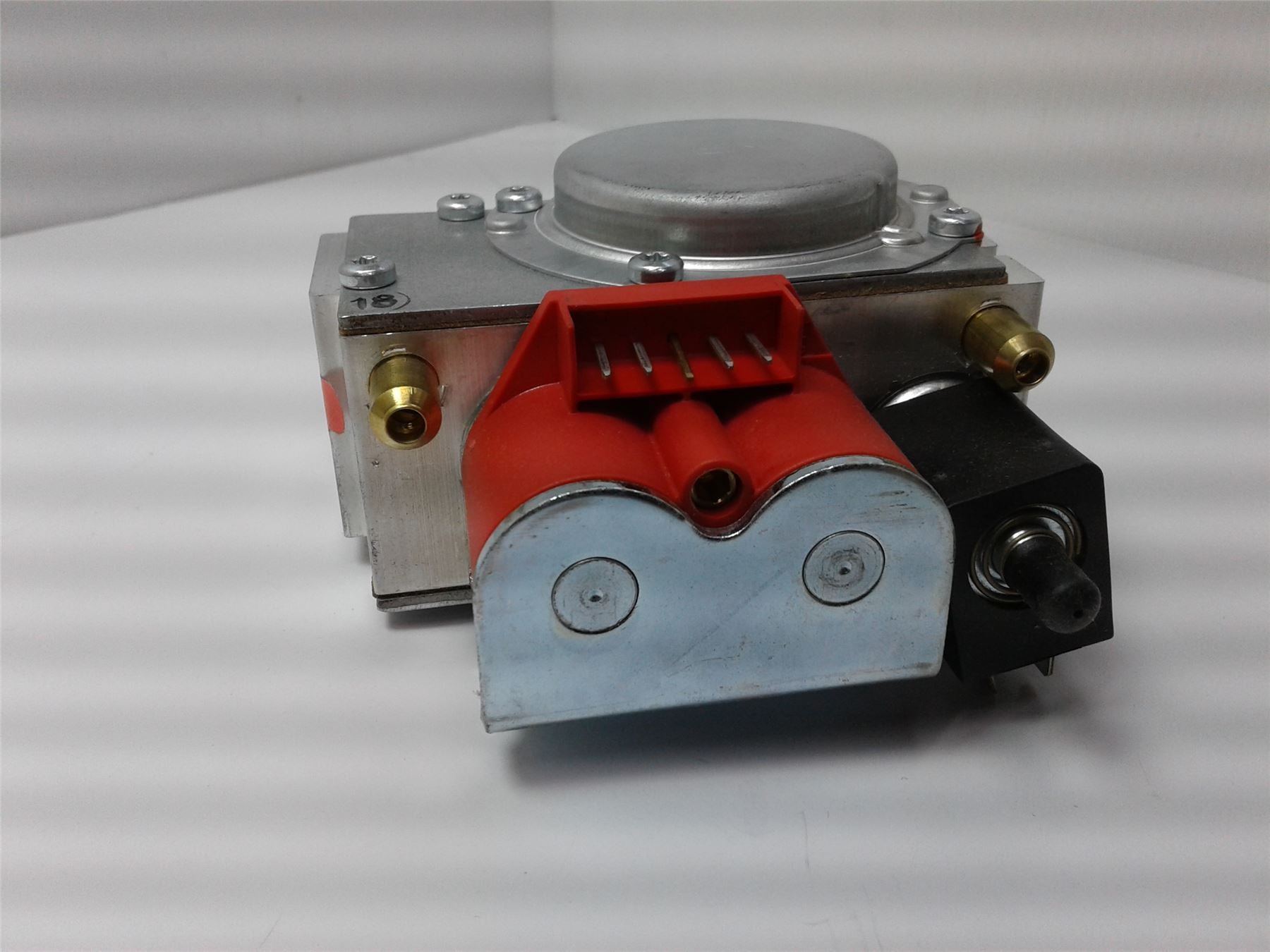 NEW WORCESTER 87161567660 GAS VALVE 28I DUNGS BRAND