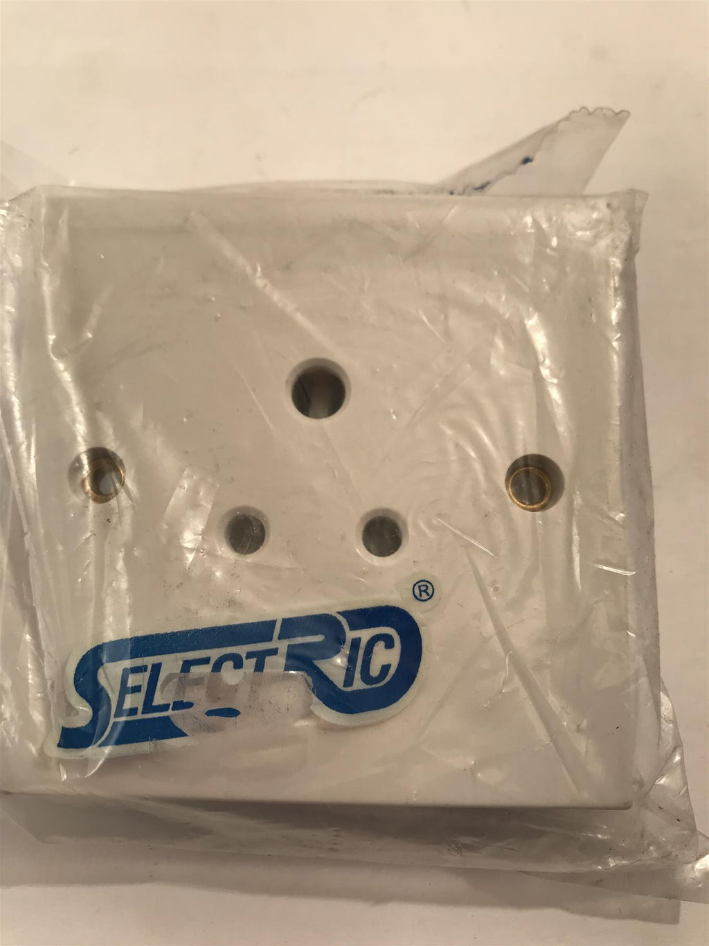 Selectric 5A 3 Pin Round Pin Socket  LG9092