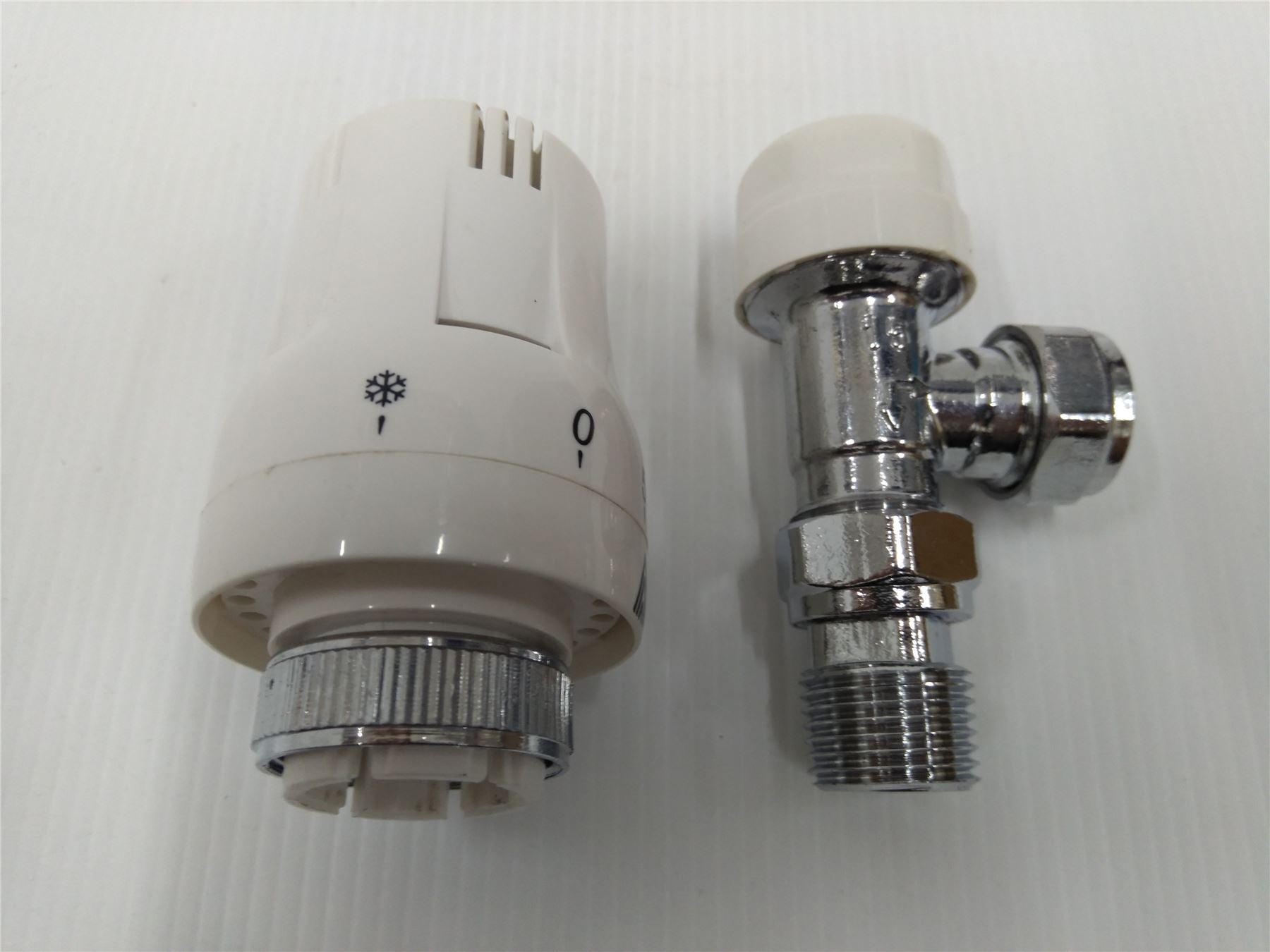 NEW Evolve Contract Thermostatic Radiator Valve 15mm Angled TRV EV-C15A