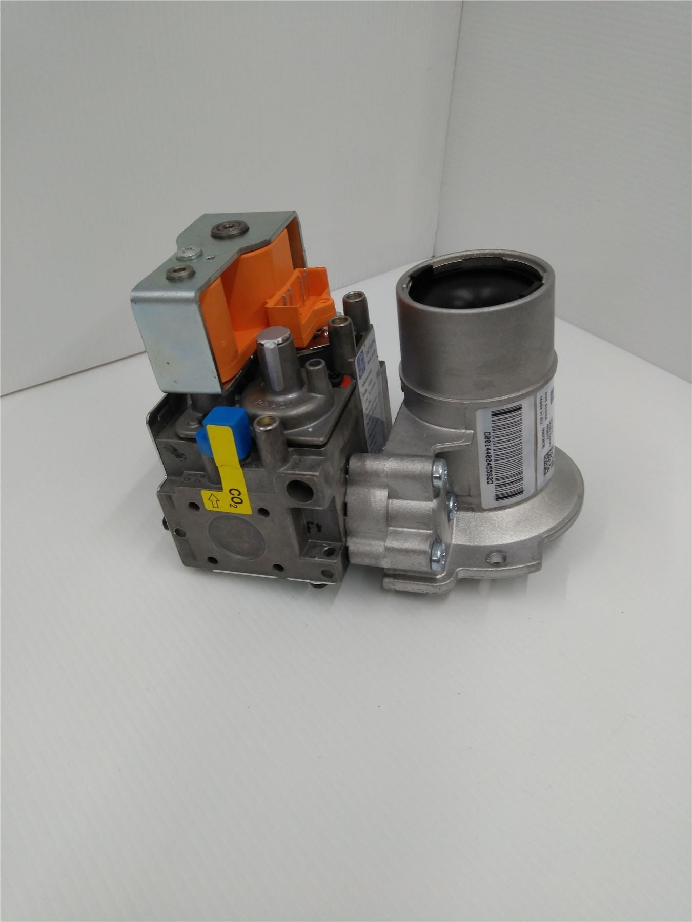 NEW VAILLANT ECOTEC PRO 24 GAS VALVE  0020146731