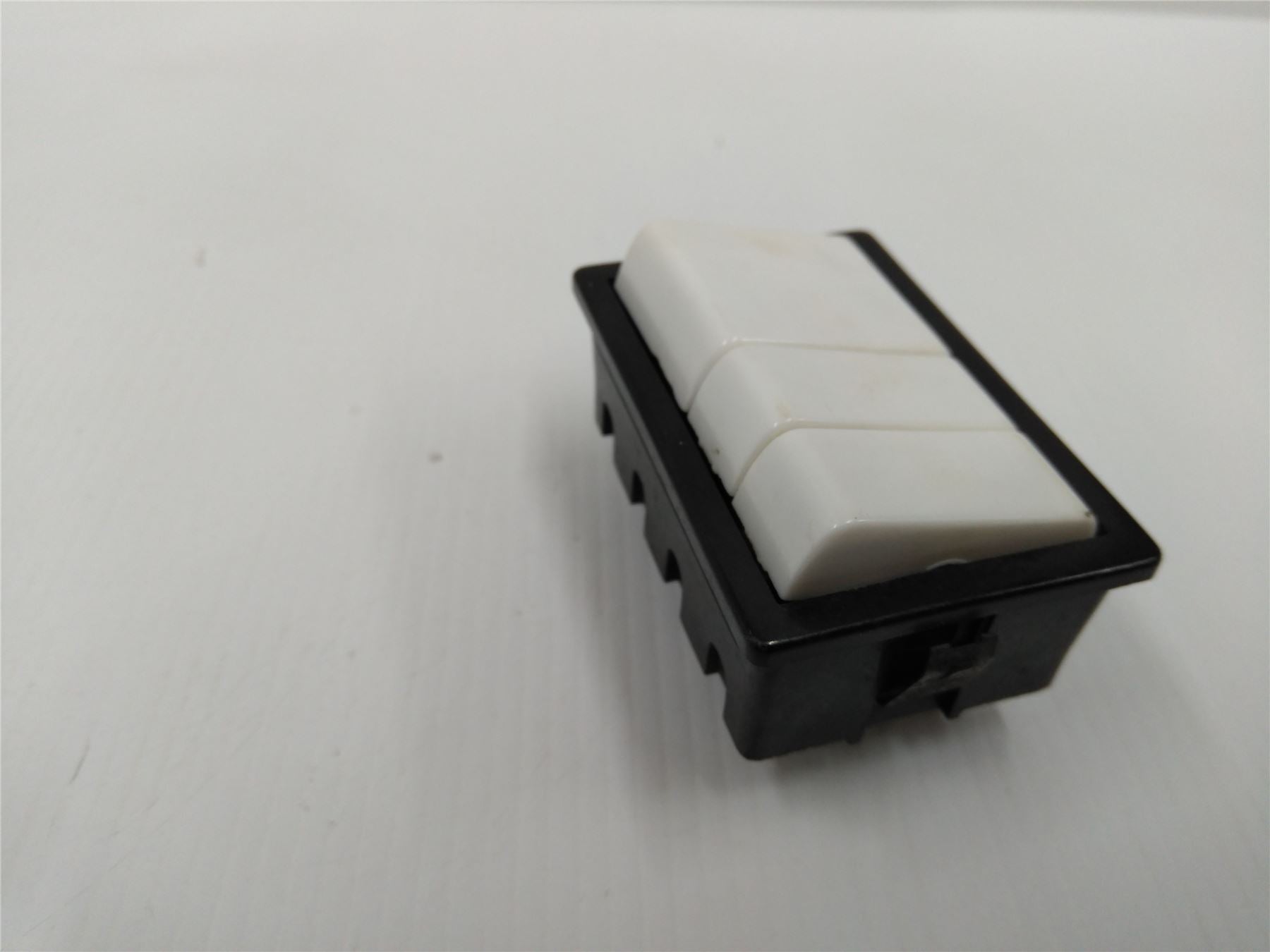 NEW VOKERA TRIPLE ROCKER SWITCH 4157