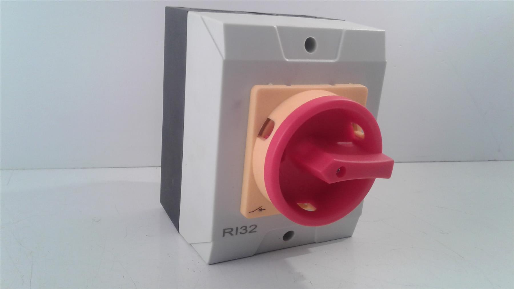 BS 32 Amp Rotary Isolator IP65 4-Pole R132