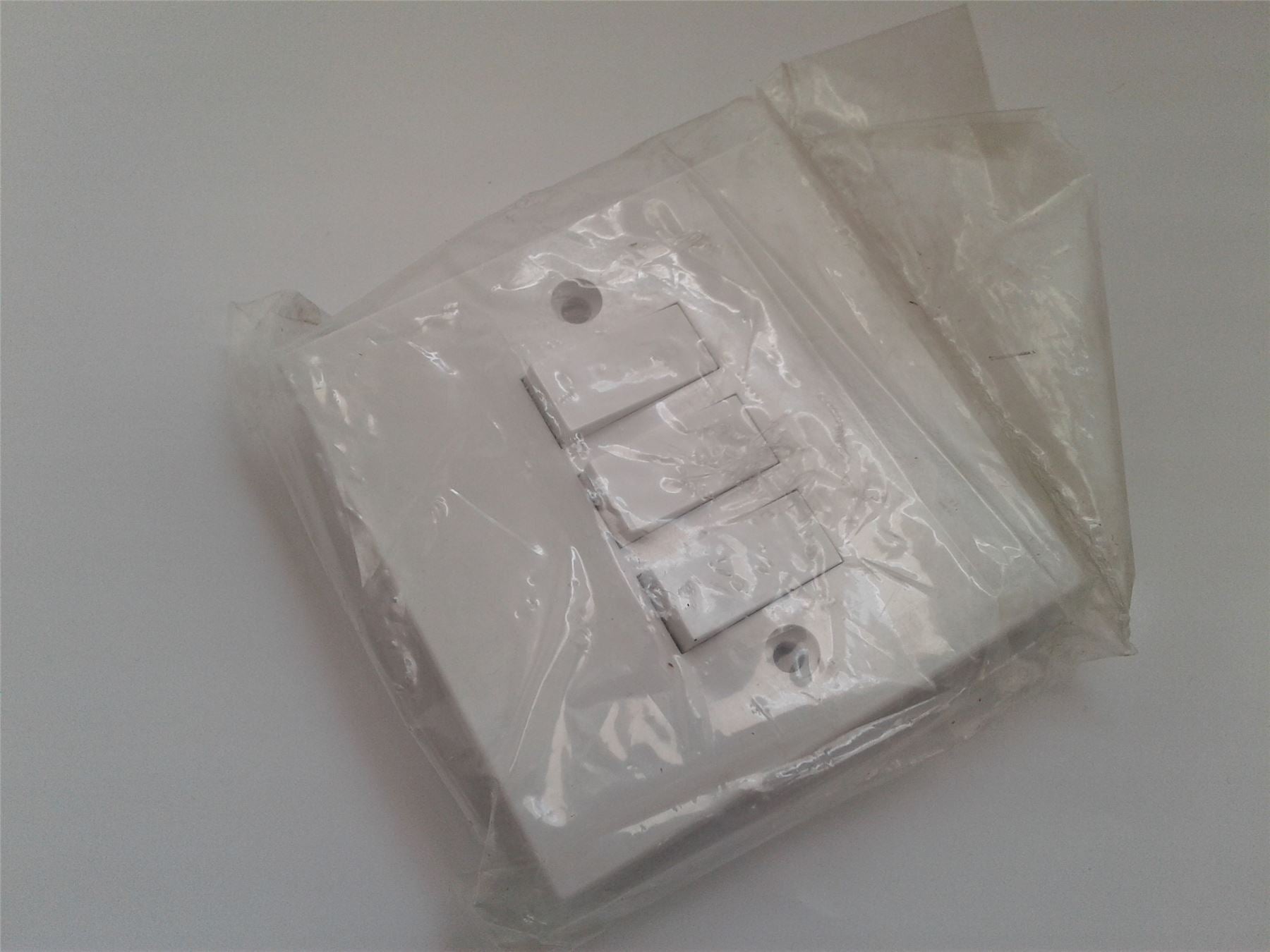 3 Gang Triple 2 Way 10 Amp White Electric Lightswitch Light Switch