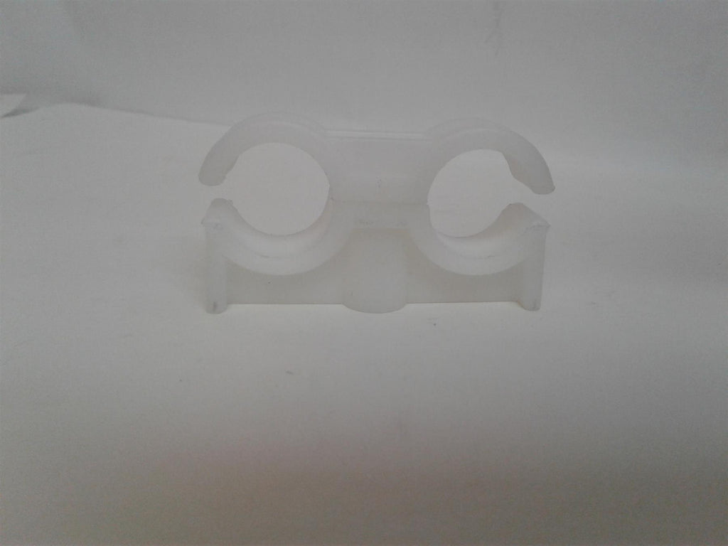 NEW plastic Double plumbing pipe clips 22mmx22mm  946DN=00001