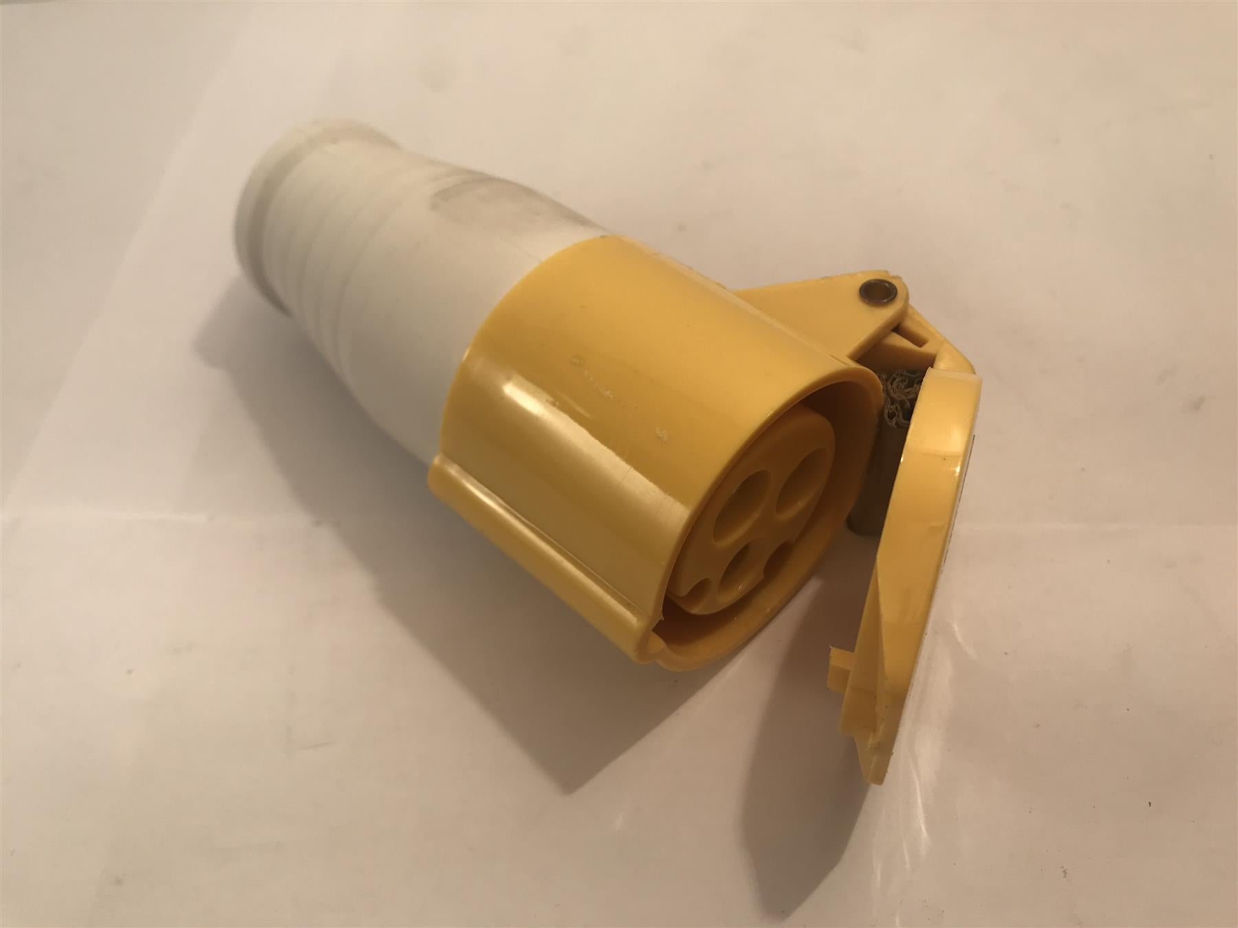 Power Master 16A 110V  3 Pin Yellow Socket  918545