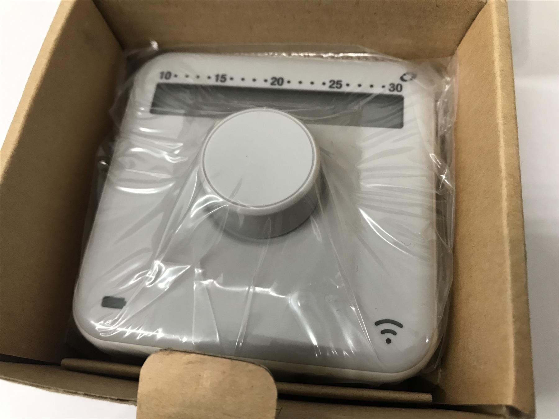 New Hive Wireless Thermostat Non Programmable 555055 WL2