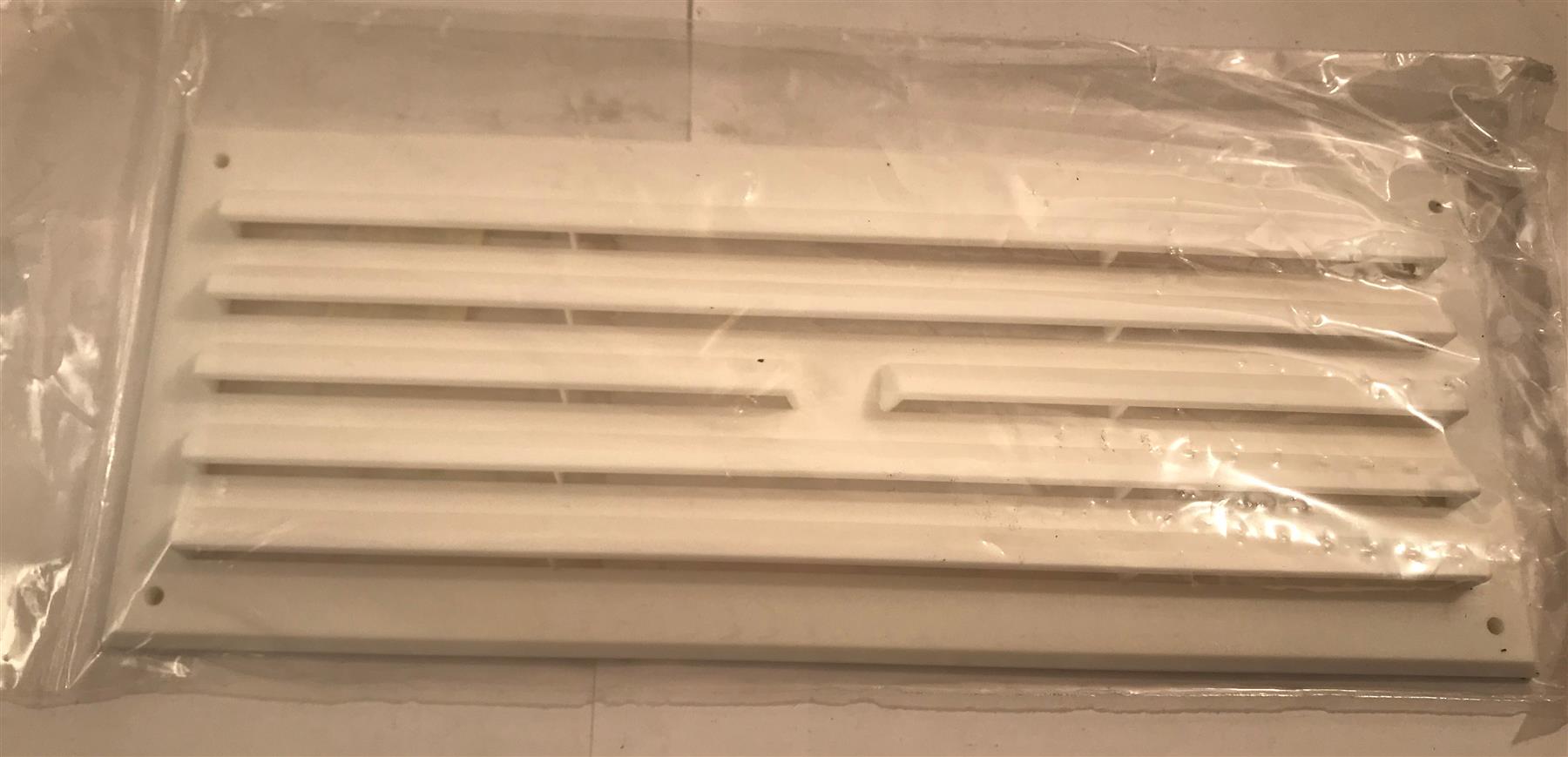 Air flow 9" x 3" Face Fit Air Vent RVH93 White