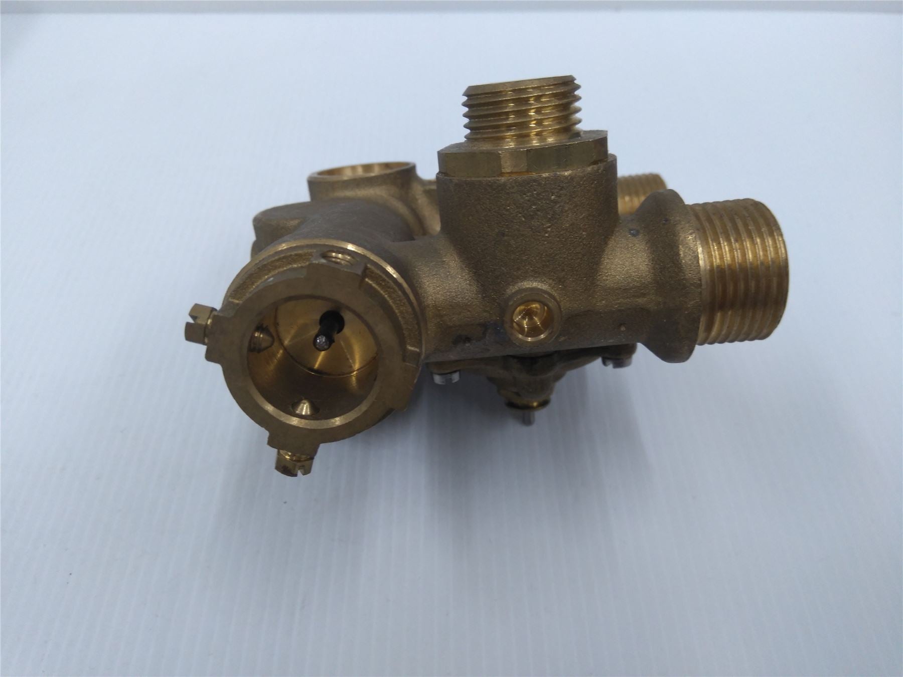 VOKERA MAXIN 24E/28E DIVERTER VALVE 8533