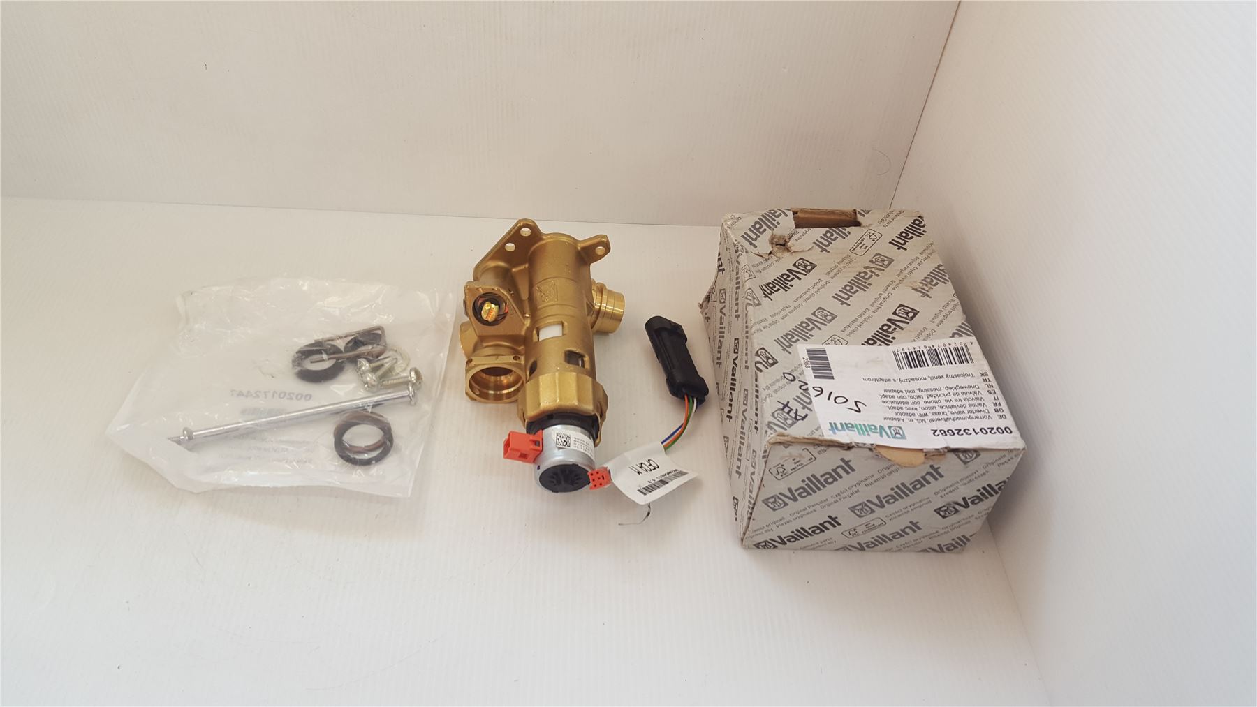 New Vaillant ecoTEC Diverter Valve Kit 0020132682