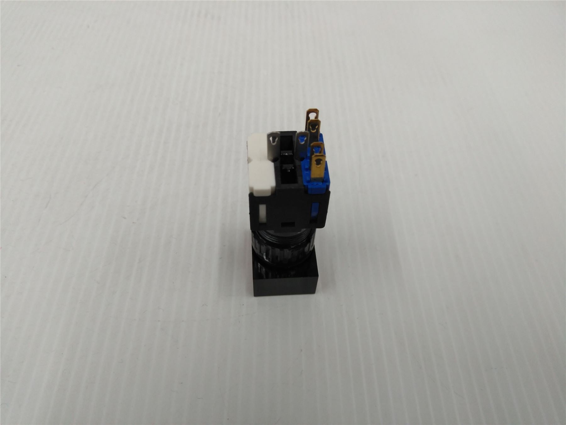 NEW EAO RECTANGULAR PUSHBUTTON SWITCH ACTUATOR RED 51-165.0