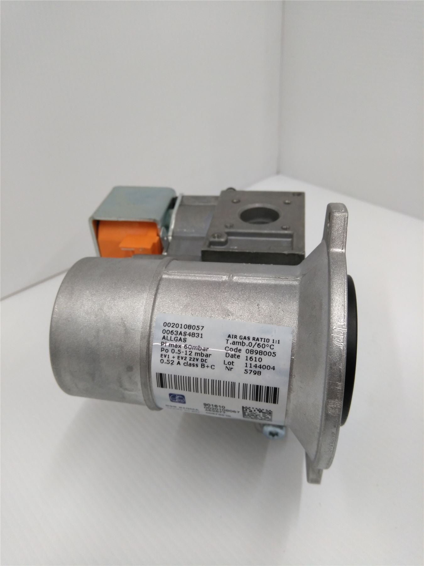 NEW VAILLANT ECOTEC PRO 24 GAS VALVE  0020146731