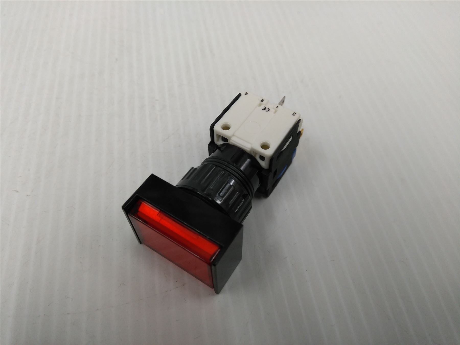 NEW EAO RECTANGULAR PUSHBUTTON SWITCH ACTUATOR RED 51-165.0