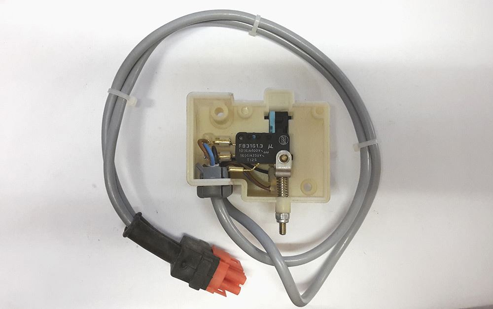 NEW ALPHA MICROSWITCH ASSEMBLY 5617081 6.5617081