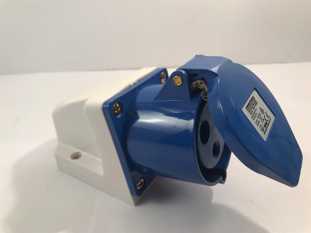 PowerMaster 32A 230V 3 Pin Surface-Mountable Socket 457049