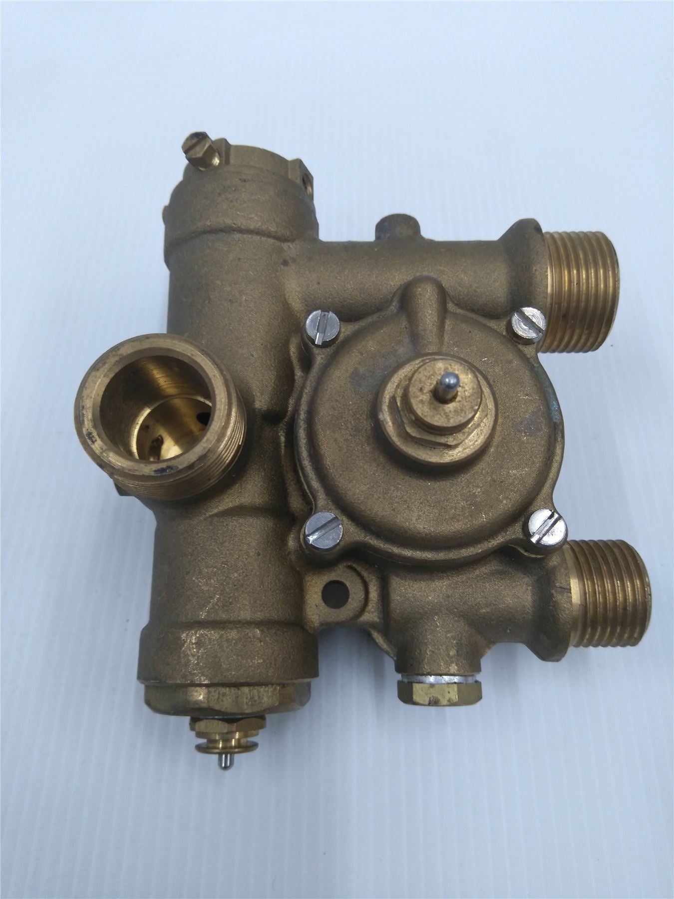 VOKERA MAXIN 24E/28E DIVERTER VALVE 8533