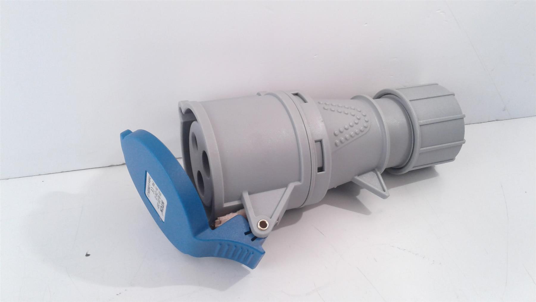 240V 32AMP 3PIN SITE INDUSTRIAL PLUGS SOCKET FEMALE IP44 SPLASHPROOF