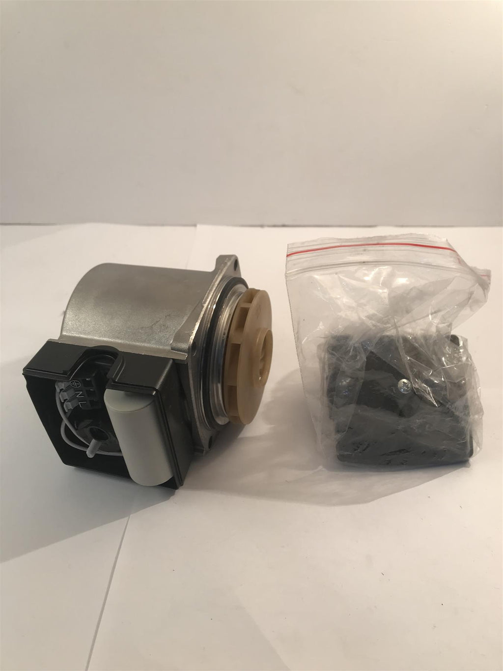 New Glowworm Betacom 24C 30C Pump 0020061598 ( Head only )