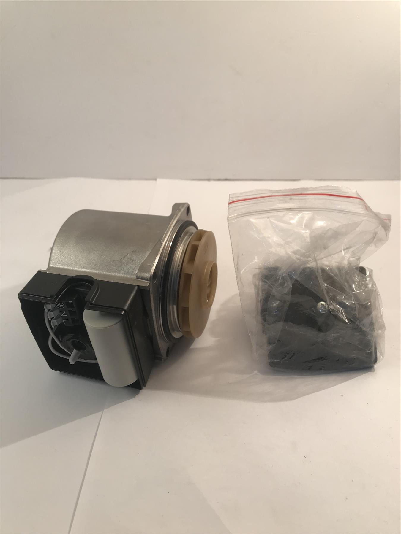 New Glowworm Betacom 24C 30C Pump 0020061598 ( Head only )