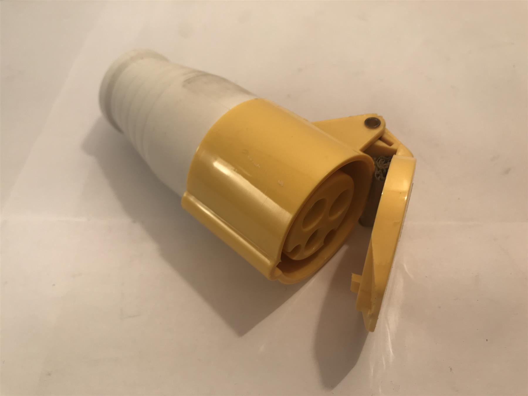 Power Master 16A 110V  3 Pin Yellow Socket  918545