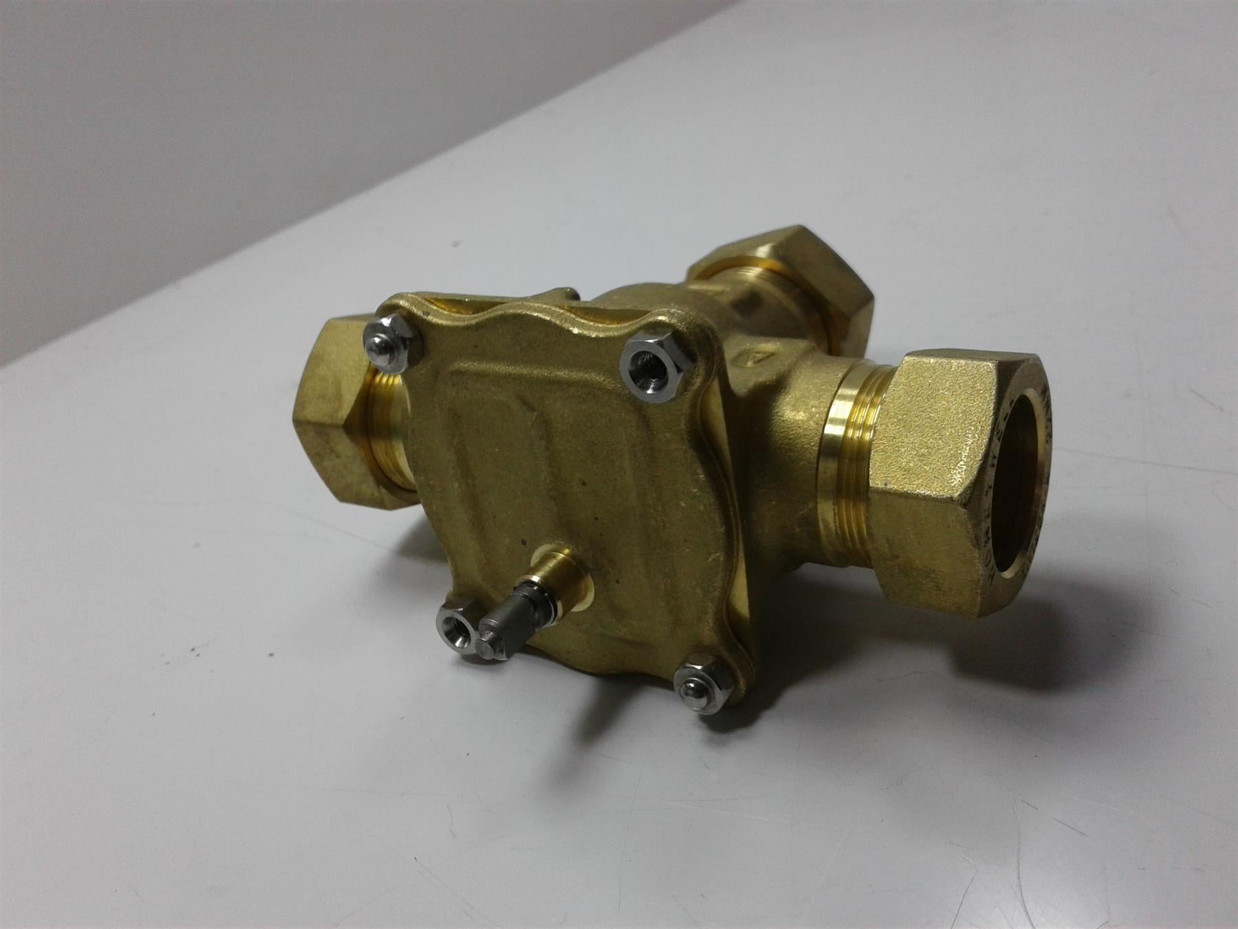 NEW HONEYWELL EN1204-2  22MM 3 PORT VALVE BODY ONLY