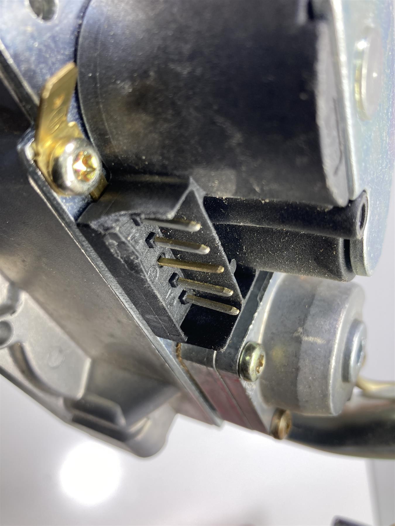 Honeywell VK4115V Gas Valve 1.011846 - 462273