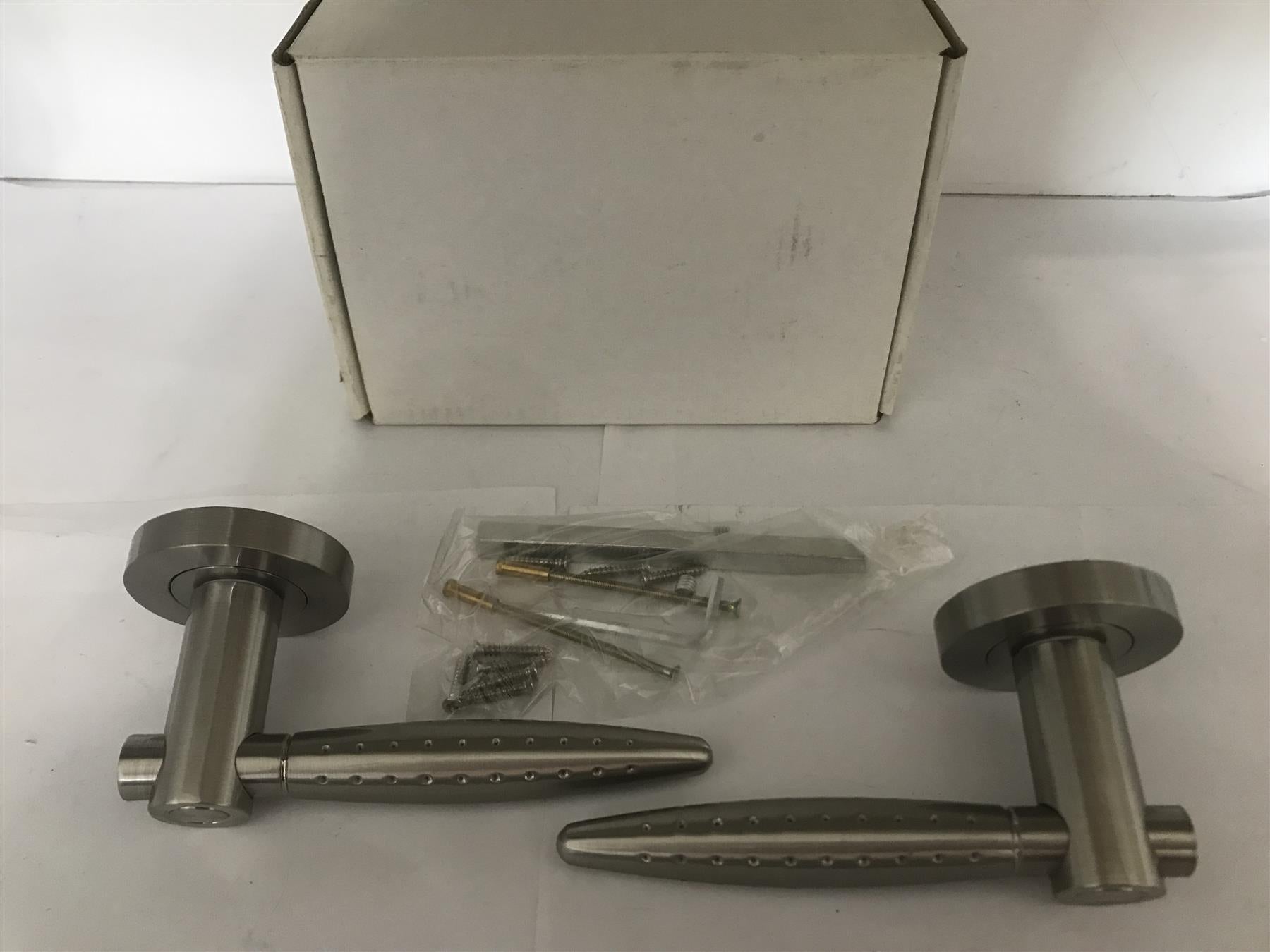 Buckingham Supreme Lever on Rose Satin Nickel 30016