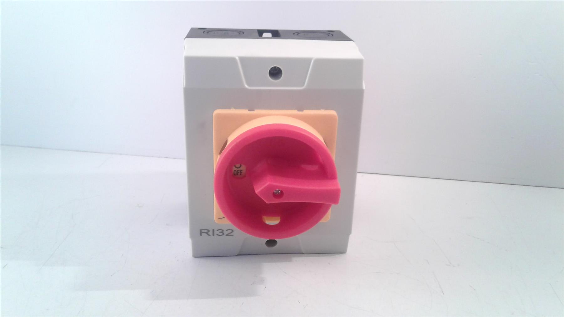 BS 32 Amp Rotary Isolator IP65 4-Pole R132