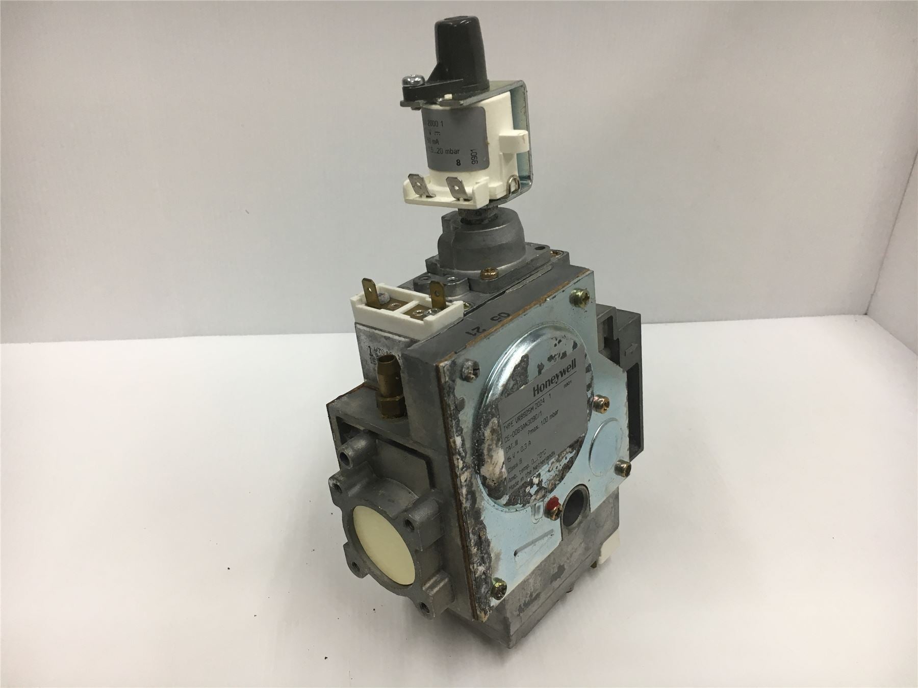 NEW POTTERTON LYNX HONEYWELL GAS VALVE VR8925M2024 907617 890767