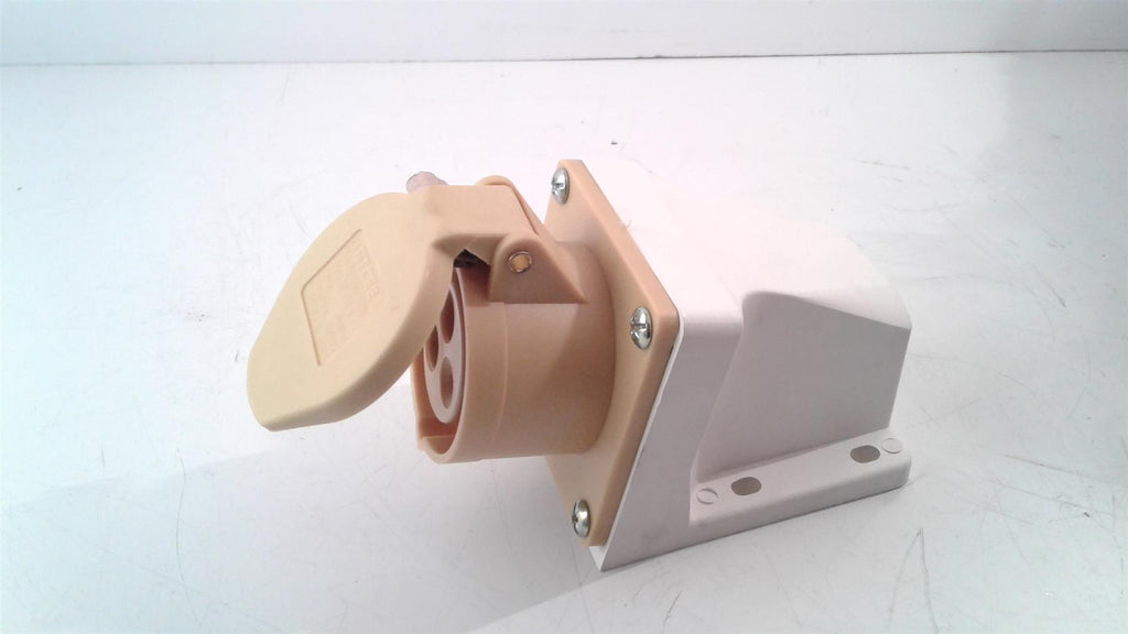 PowerMaster 110v 16A Surface-Mountable Socket