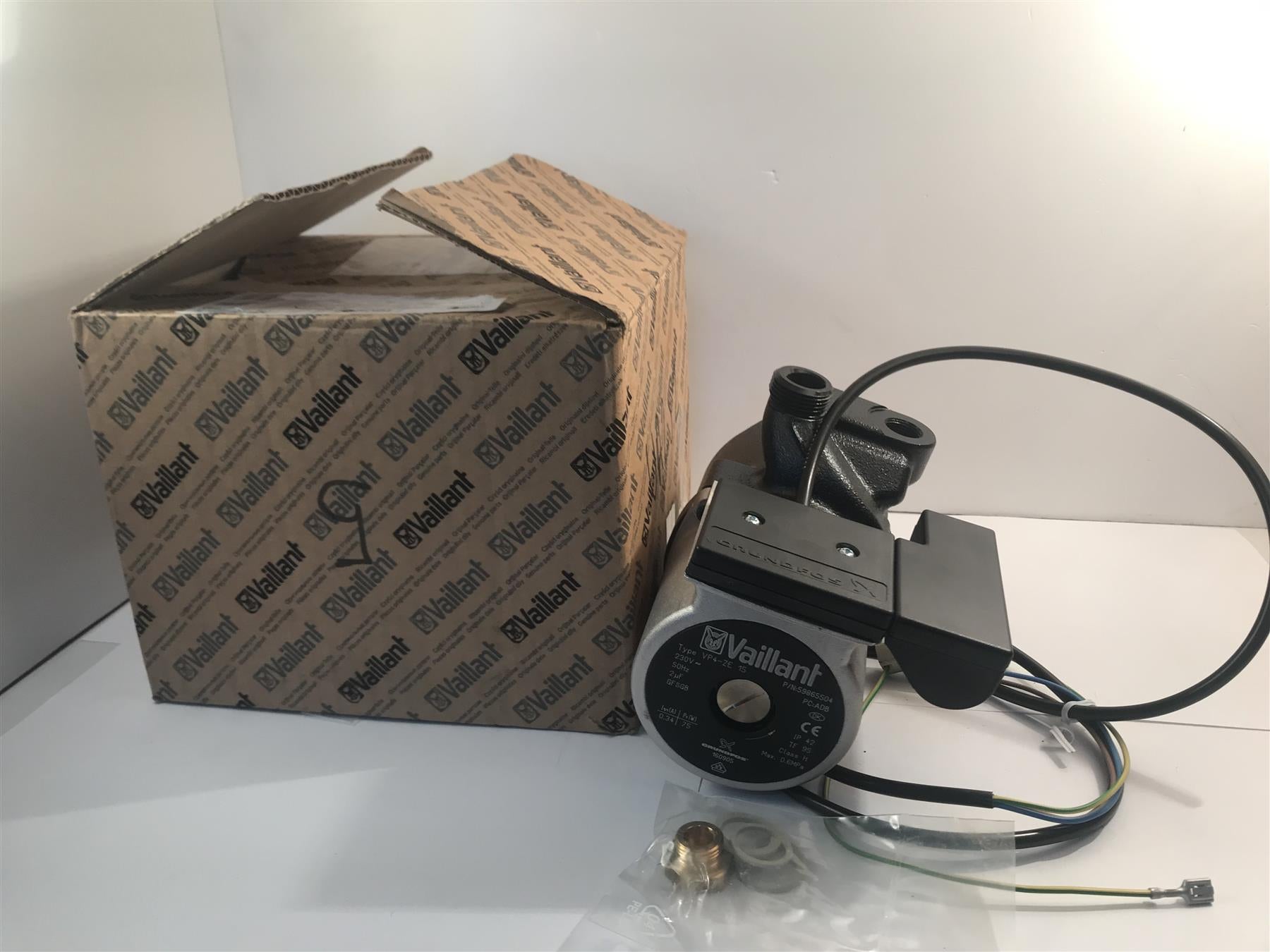 New Vaillant Pump 160909 VP4-ZE 15  59865504