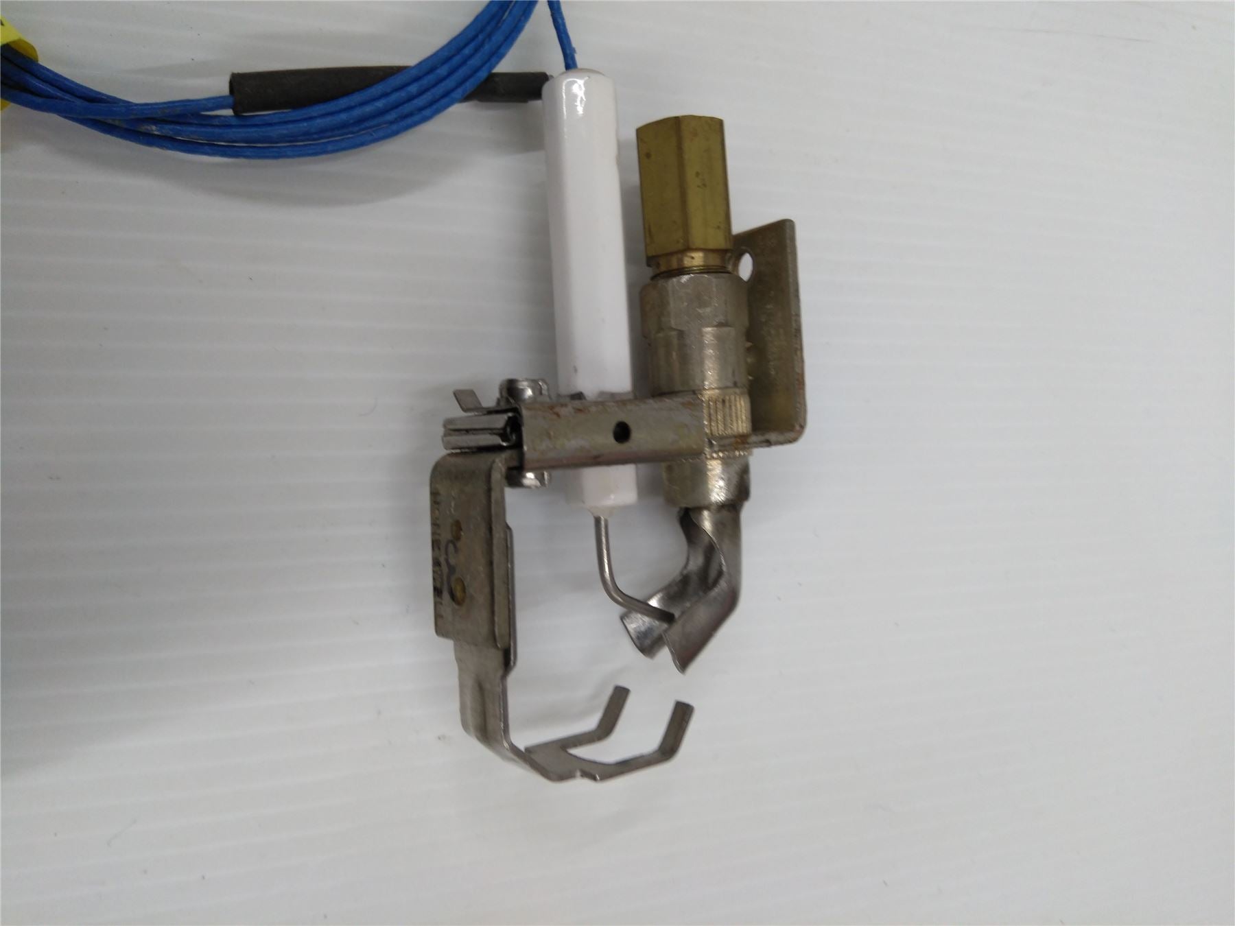 NEW HONEYWELL FURNACE PILOT BURNER IGNITER Q3451B1178