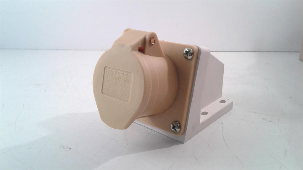 PowerMaster 110v 16A Surface-Mountable Socket