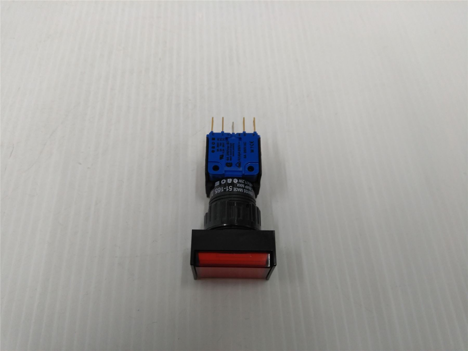 NEW EAO RECTANGULAR PUSHBUTTON SWITCH ACTUATOR RED 51-165.0