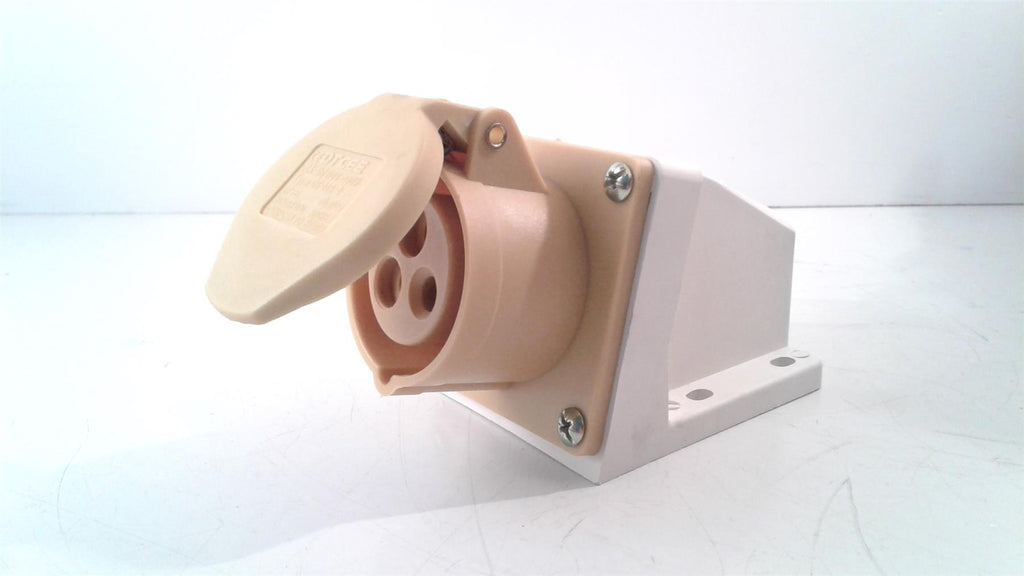 PowerMaster 110v 16A Surface-Mountable Socket