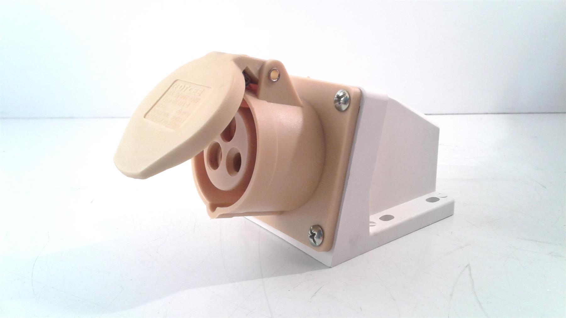 PowerMaster 110v 16A Surface-Mountable Socket