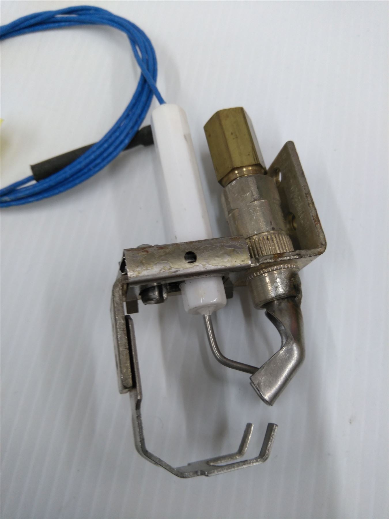 NEW HONEYWELL FURNACE PILOT BURNER IGNITER Q3451B1178