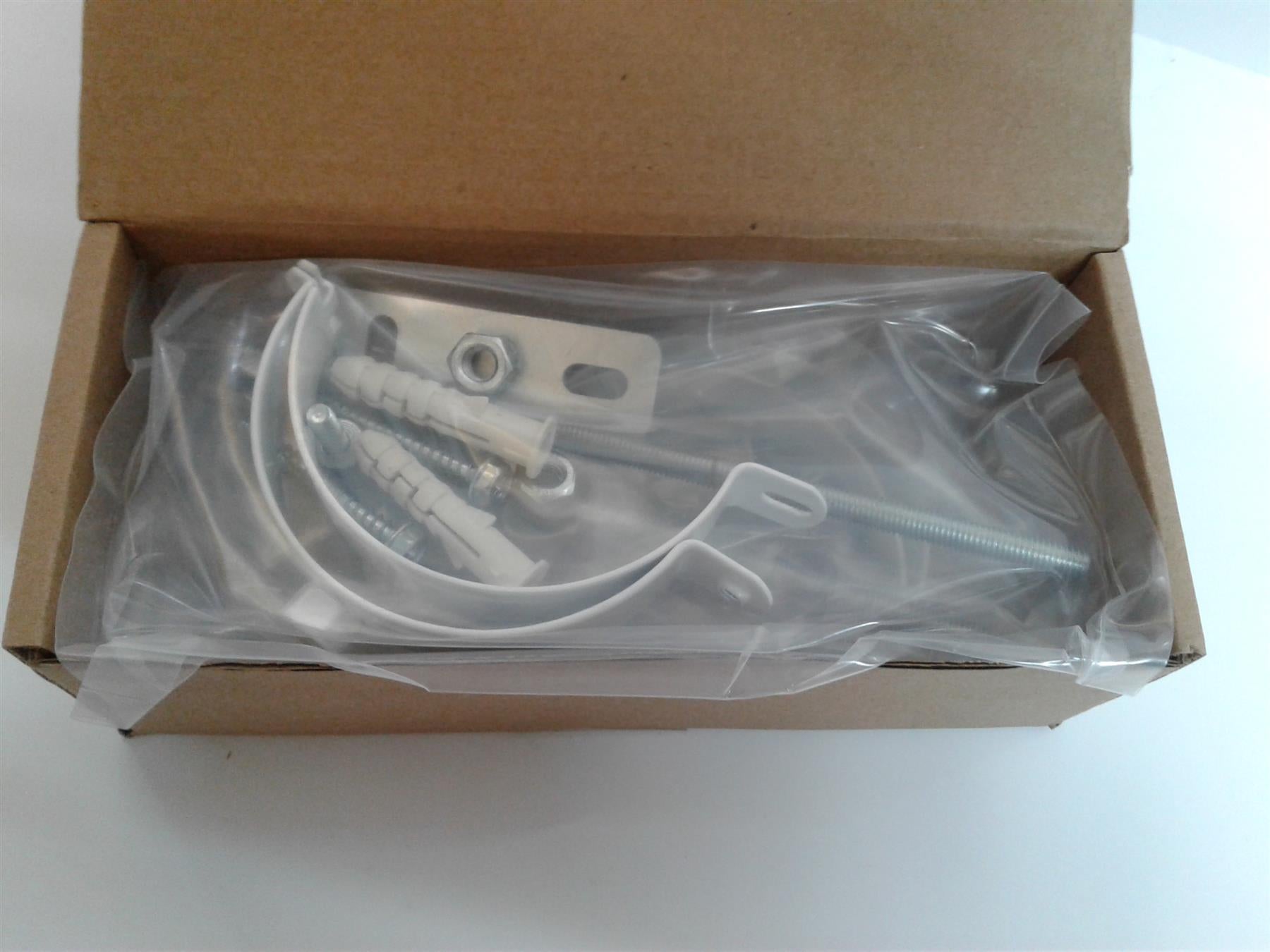 New Vaillant 175615 Pack of 3 Universal Adjustable 100mm Flue Bracket