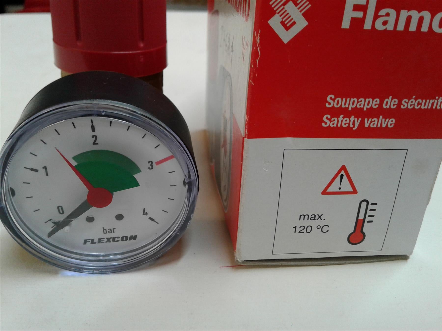 NEW Flamco Prescor 1/2NF 3 Bar Safety Valve FLEXCON Gauge 27684