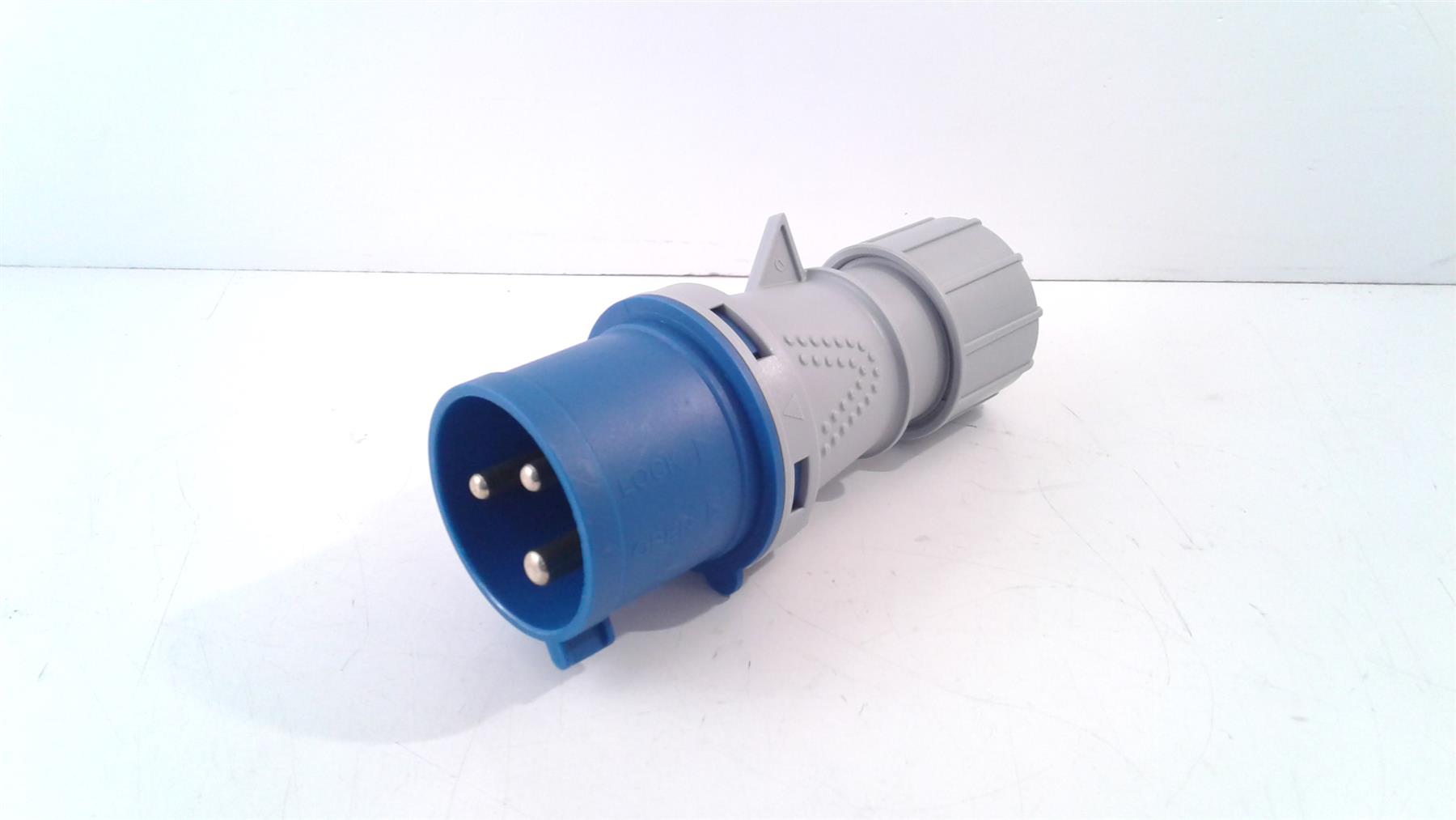 220-250V 32AMP 3PIN INDUSTRIAL PLUGS MALE SPLASHPROOF