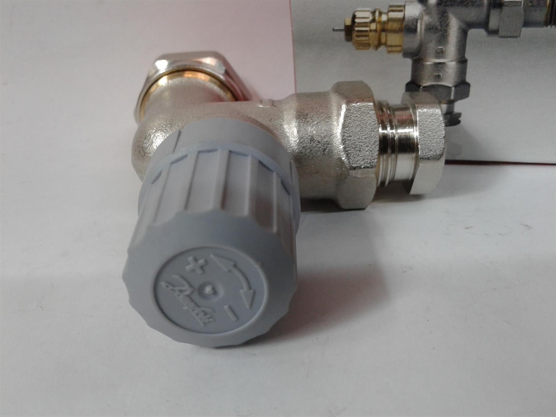 NEW Danfoss RA-FN15 Angled Radiator valve 1/2" 15mm 013G0149