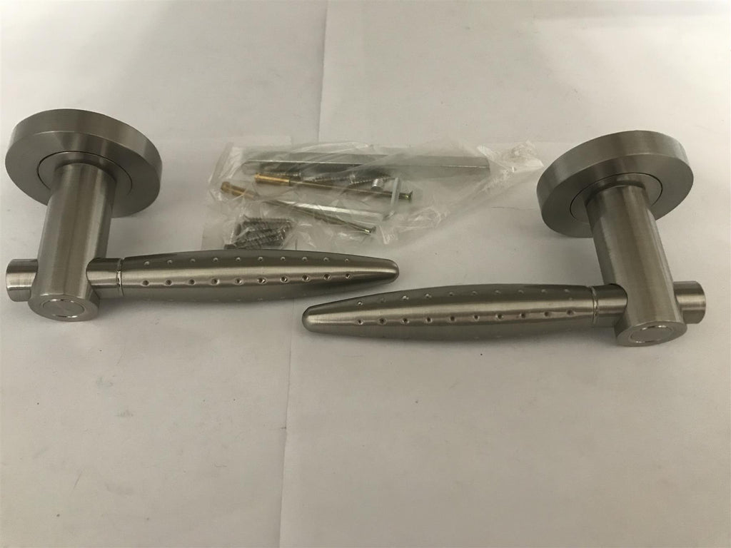 Buckingham Supreme Lever on Rose Satin Nickel 30016