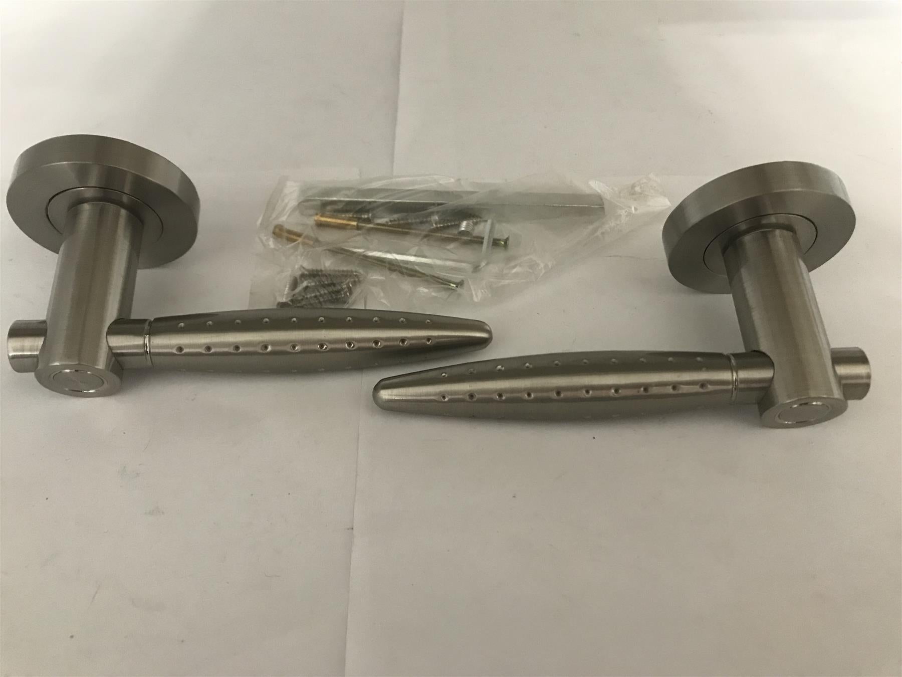 Buckingham Supreme Lever on Rose Satin Nickel 30016