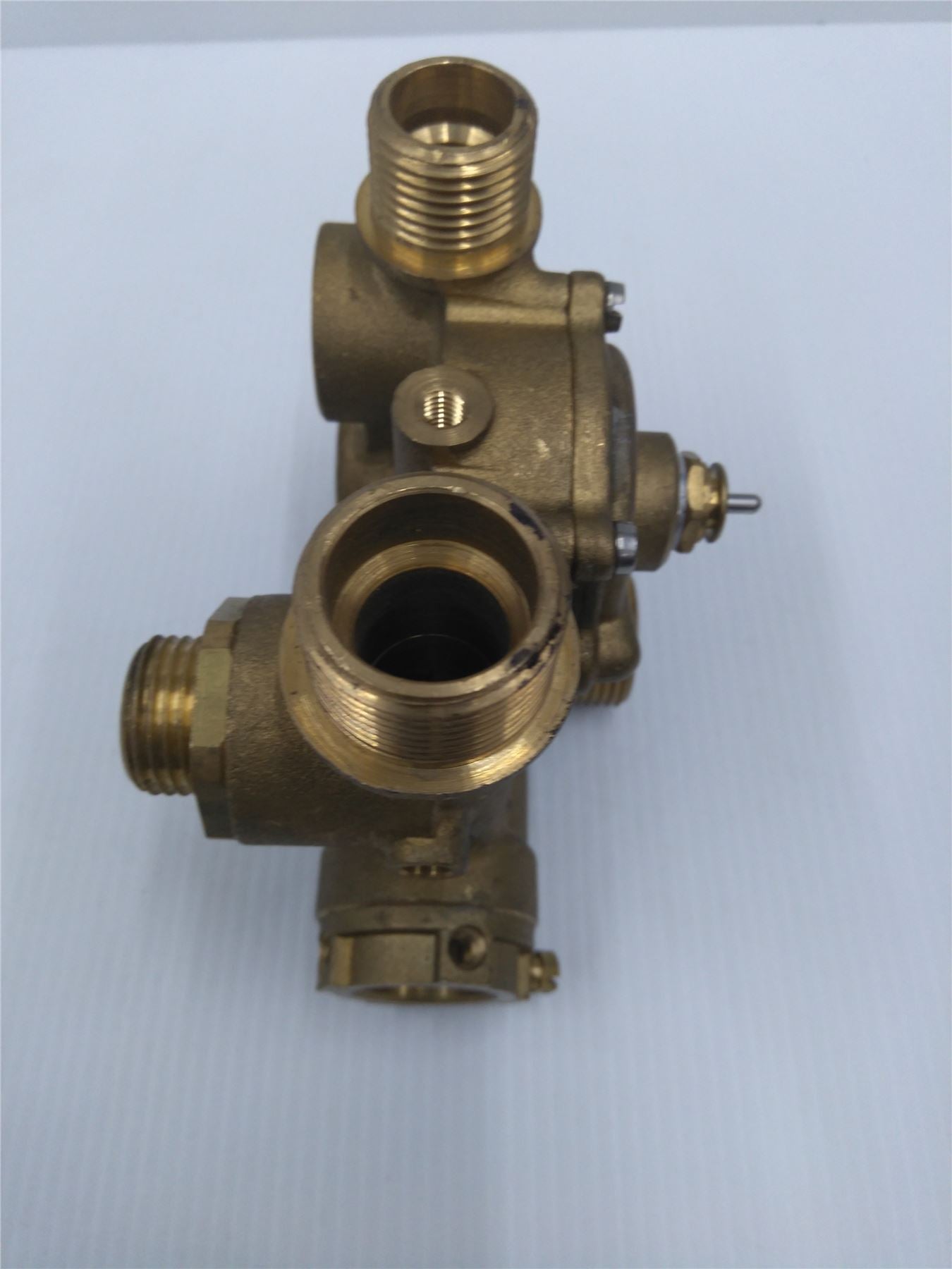 VOKERA MAXIN 24E/28E DIVERTER VALVE 8533