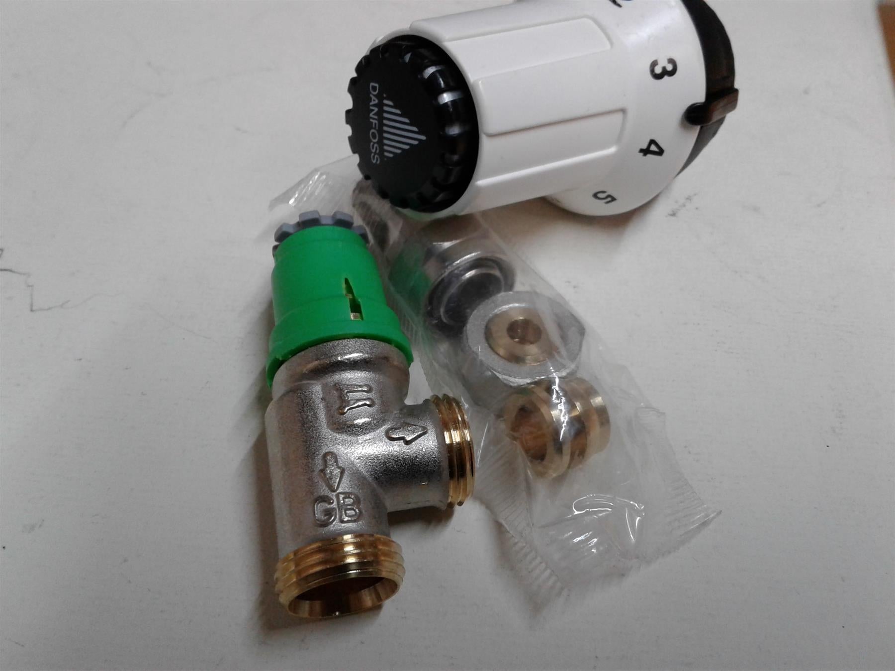 NEW DANFOSS RADIATOR THERMOSTAT HEAD TRV ANGLED VALVE RAS-C