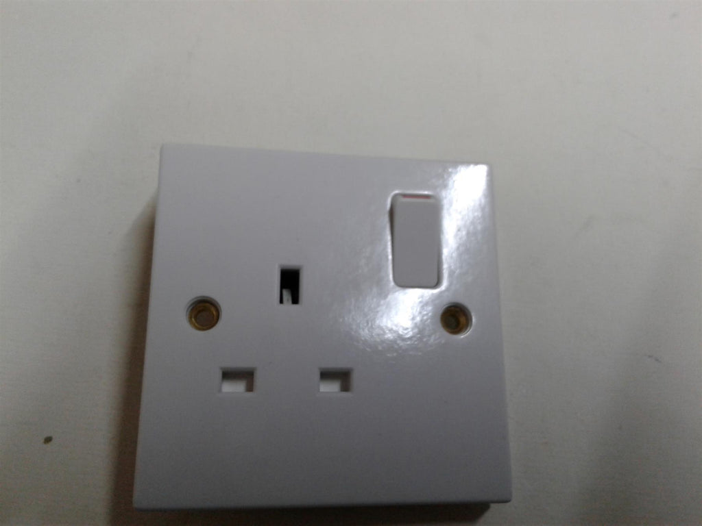 BG NEXUS 1 GANG 13A WALL PLUG SWITCH DOUBLE POLE 821DP-01